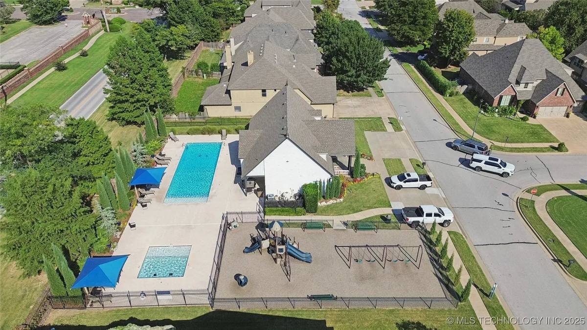 House for rent at 11285 S 73rd Place E, Bixby, OK 74008