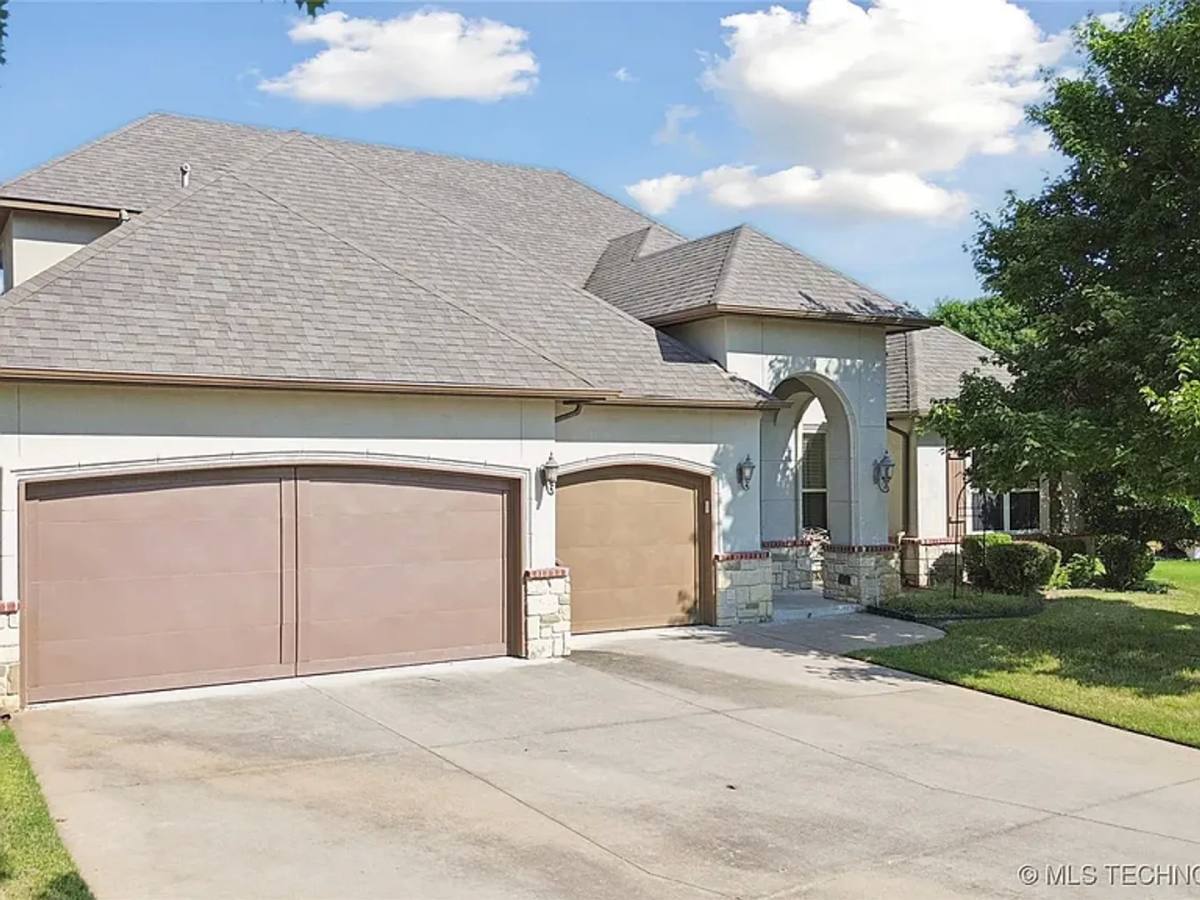 House for rent at 11285 S 73rd Place E, Bixby, OK 74008