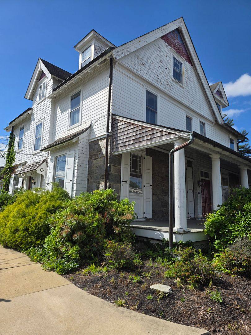 Apartment for rent at 1858 Guernsey Ave, Abington, PA 19001