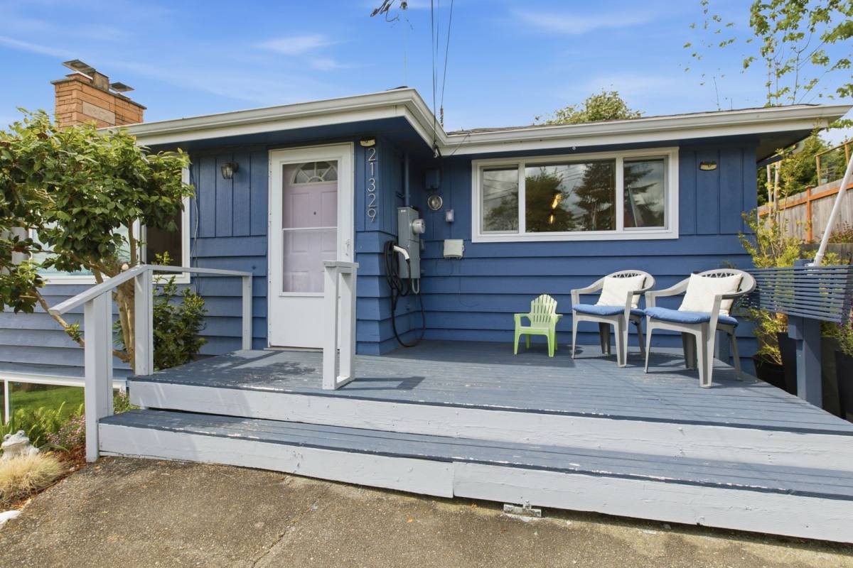 House for rent at 21329 3rd Ave So, Seattle, WA 98198