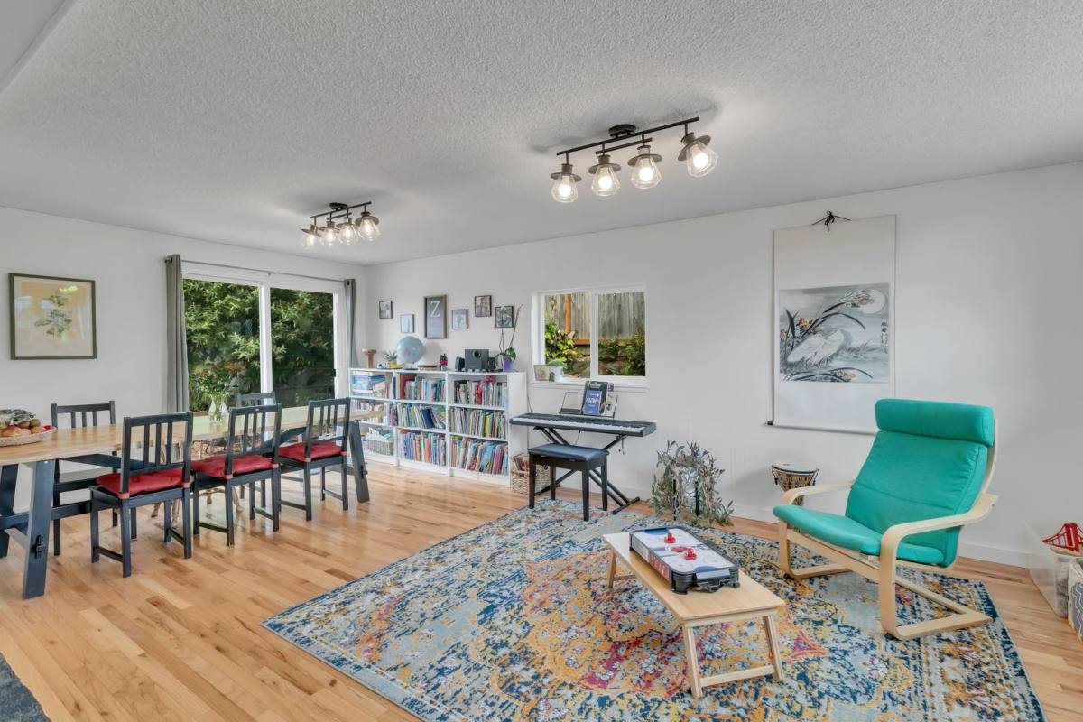 House for rent at 21329 3rd Ave So, Seattle, WA 98198