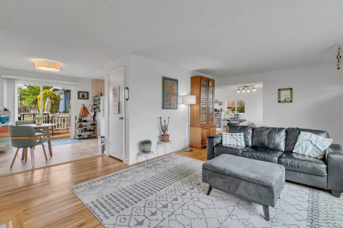 House for rent at 21329 3rd Ave So, Seattle, WA 98198