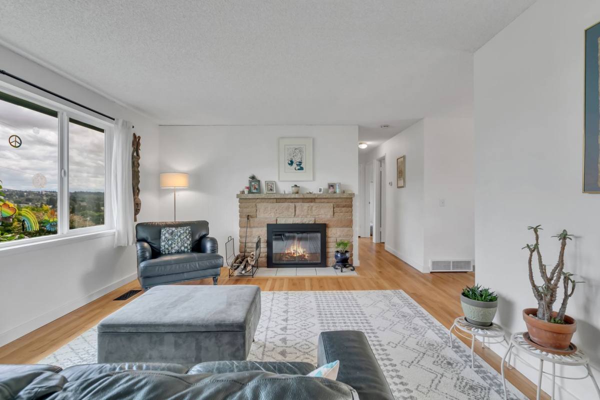 House for rent at 21329 3rd Ave So, Seattle, WA 98198