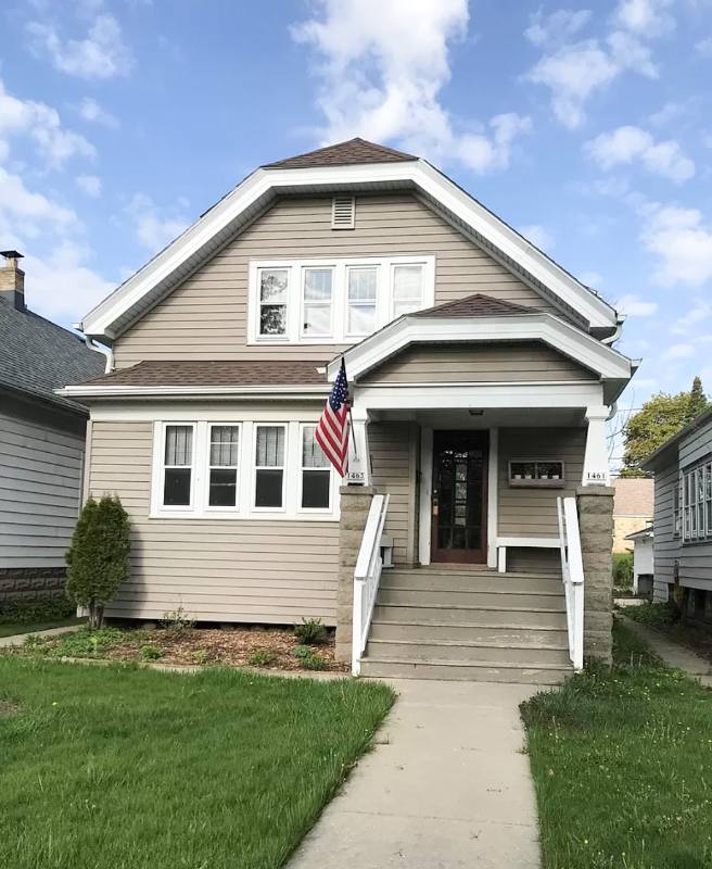House for rent at 1463 S 90th St, Milwaukee, WI 53214