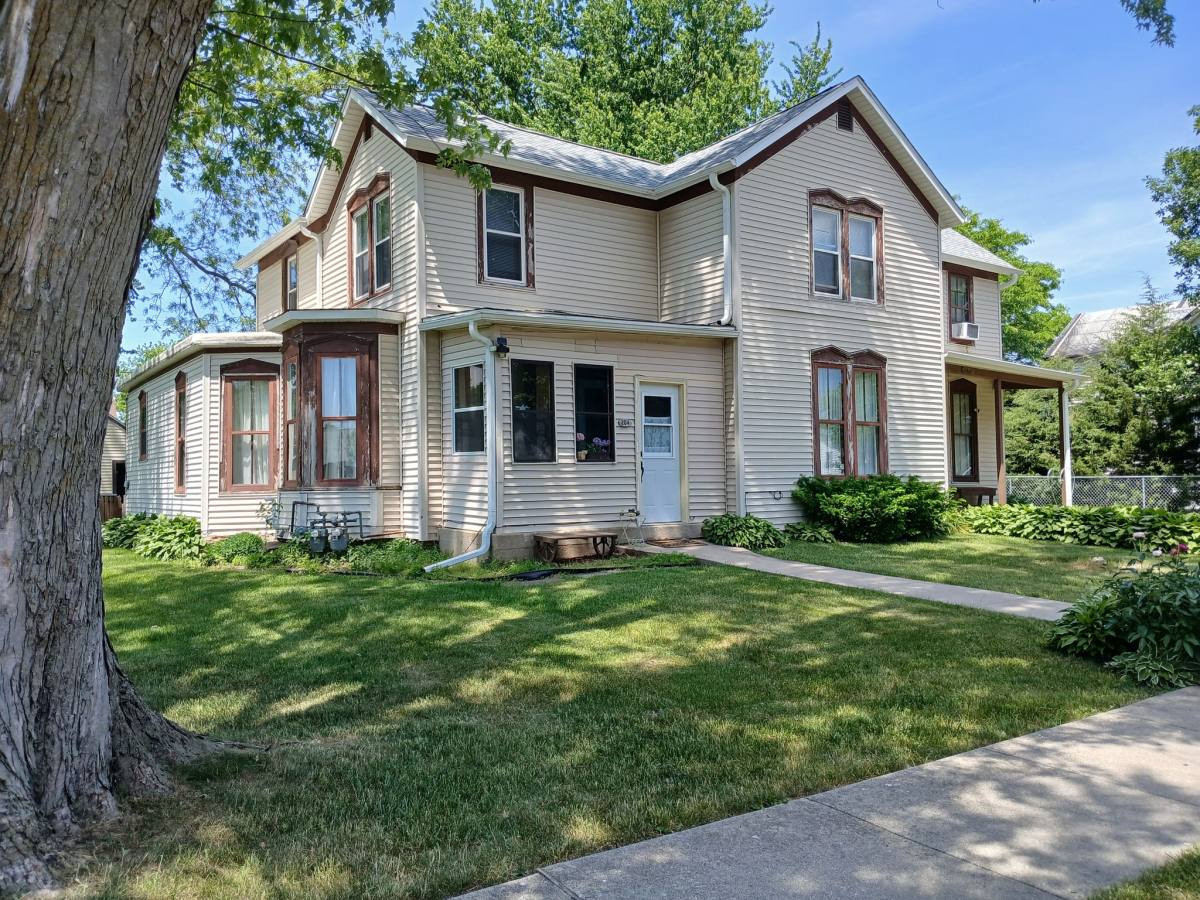 Apartment for rent at 204 1 2 S 2nd Ave #204, Forreston, IL 61030