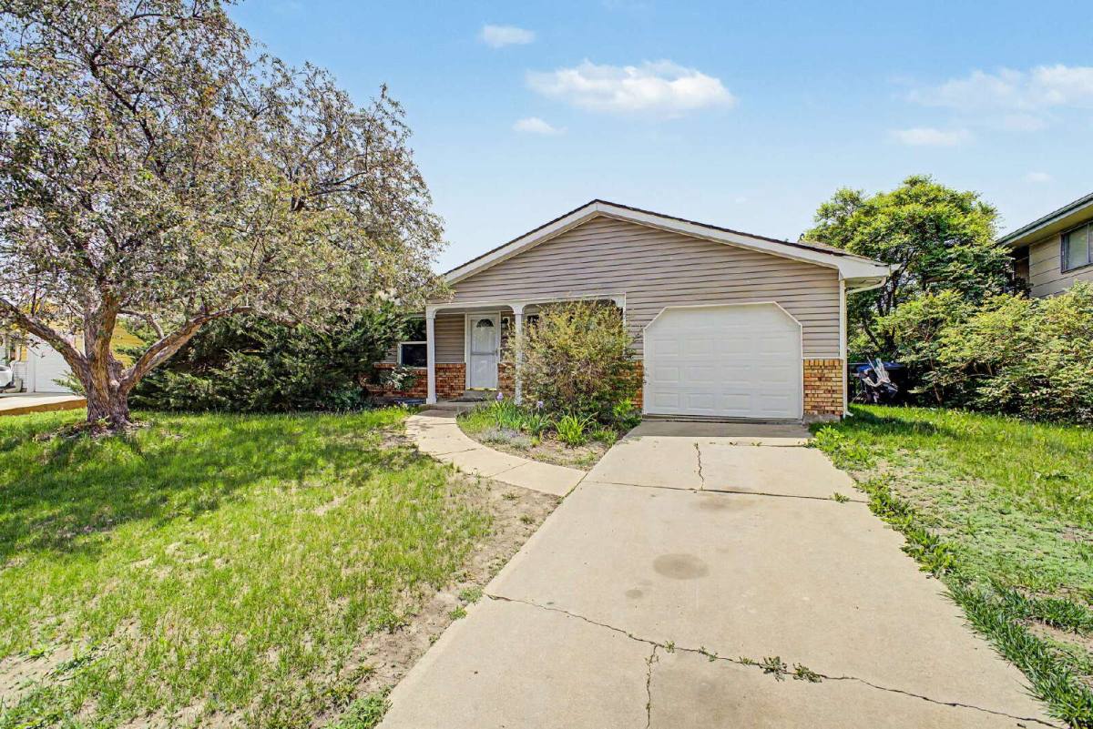 House for rent at 2519 Danbury Dr, Longmont, CO 80503