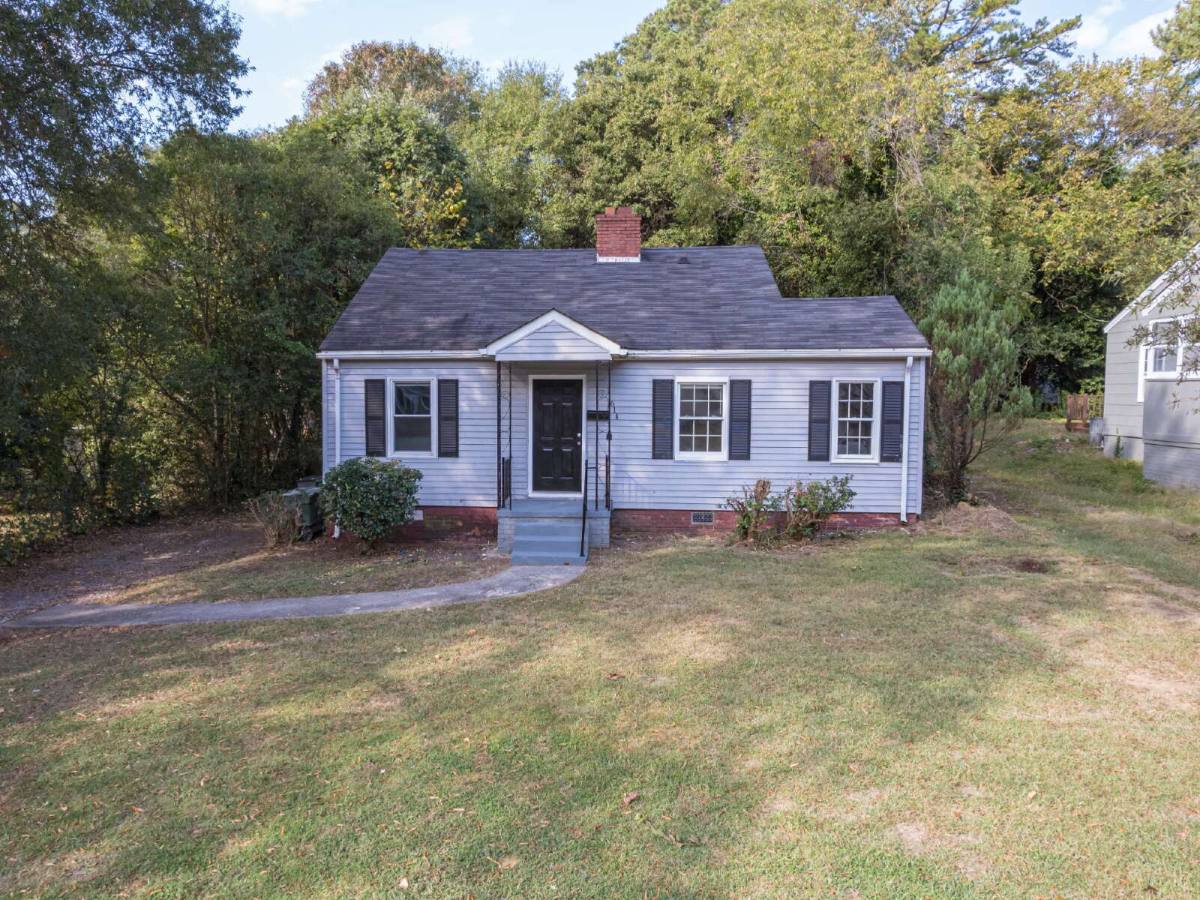 House for rent at 614 Ambassador St, Charlotte, NC 28208