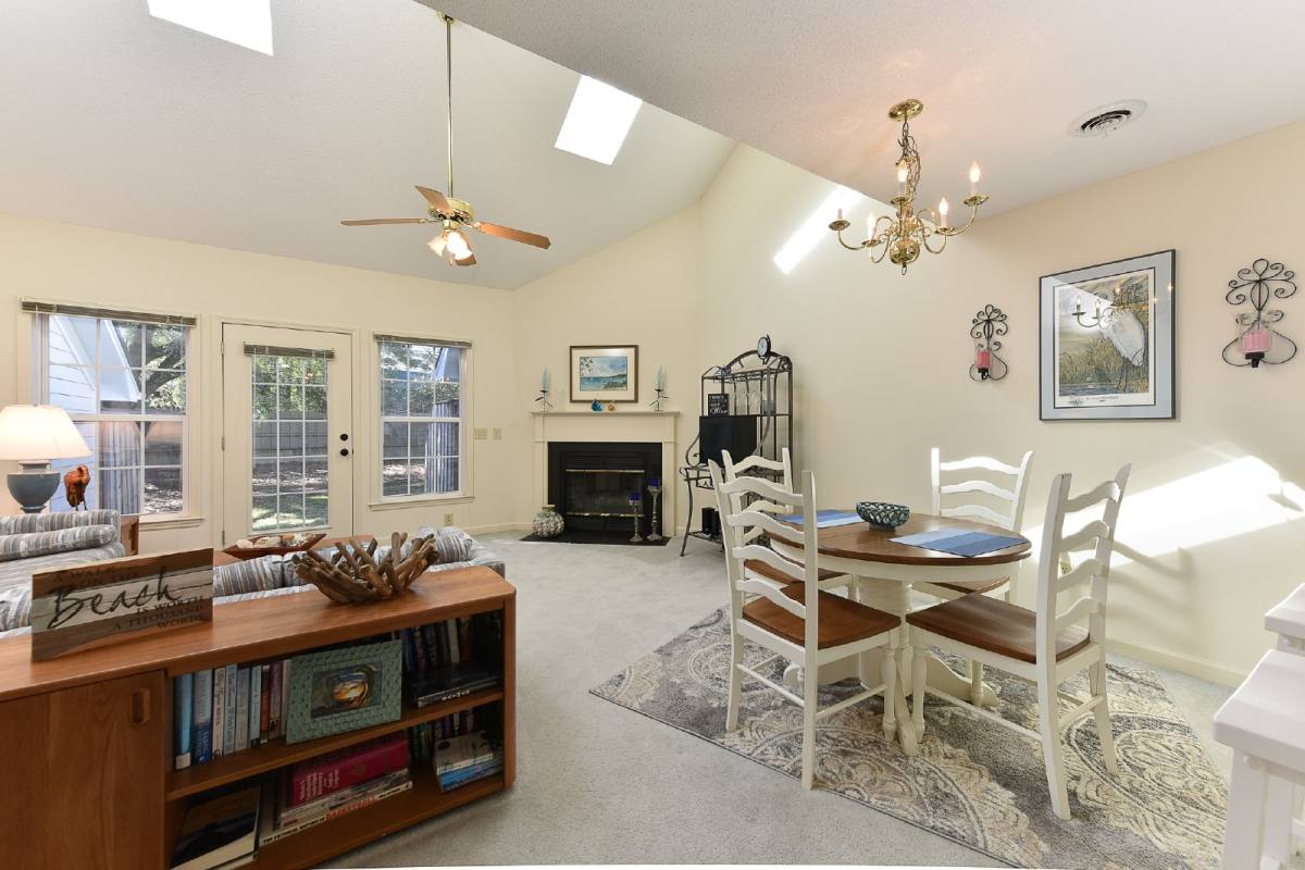 Townhouse for rent at 6211 Wrightsville Ave #105, Wilmington, NC 28403
