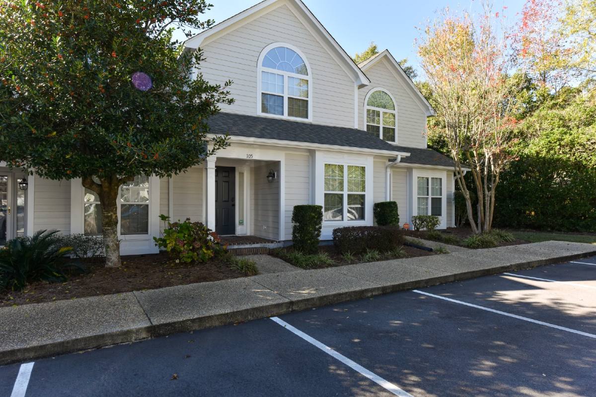 Townhouse for rent at 6211 Wrightsville Ave #105, Wilmington, NC 28403