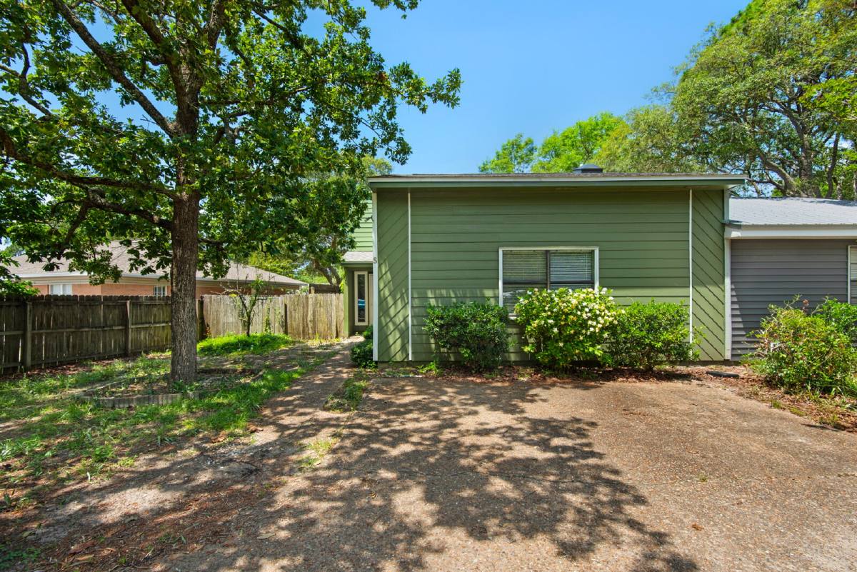 Townhouse for rent at 62 4th Ave #5, Shalimar, FL 32579