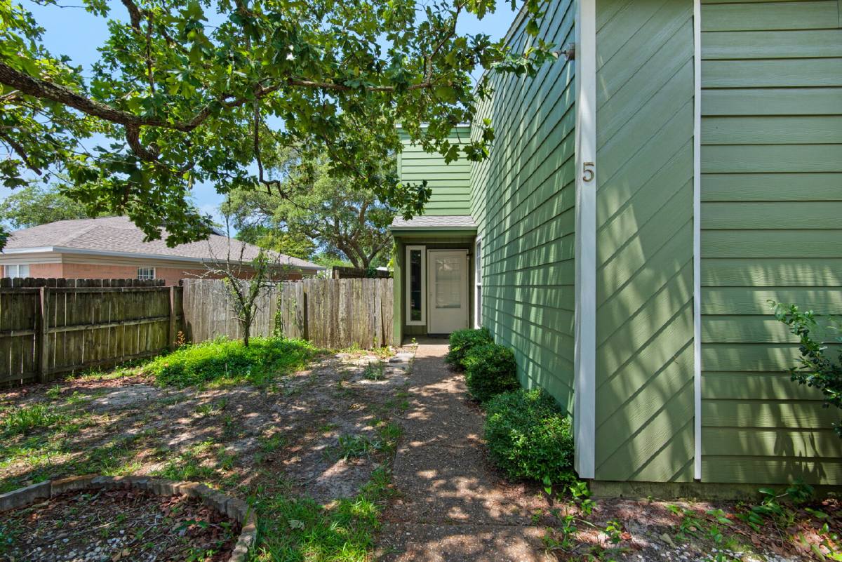 Townhouse for rent at 62 4th Ave #5, Shalimar, FL 32579