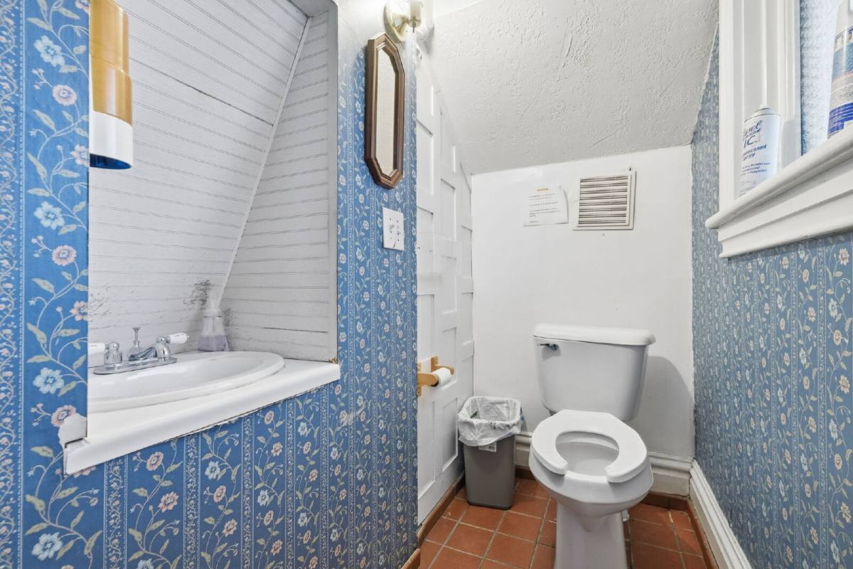 Apartment for rent at 502 Walnut Ave #2, Clairton, PA 15025