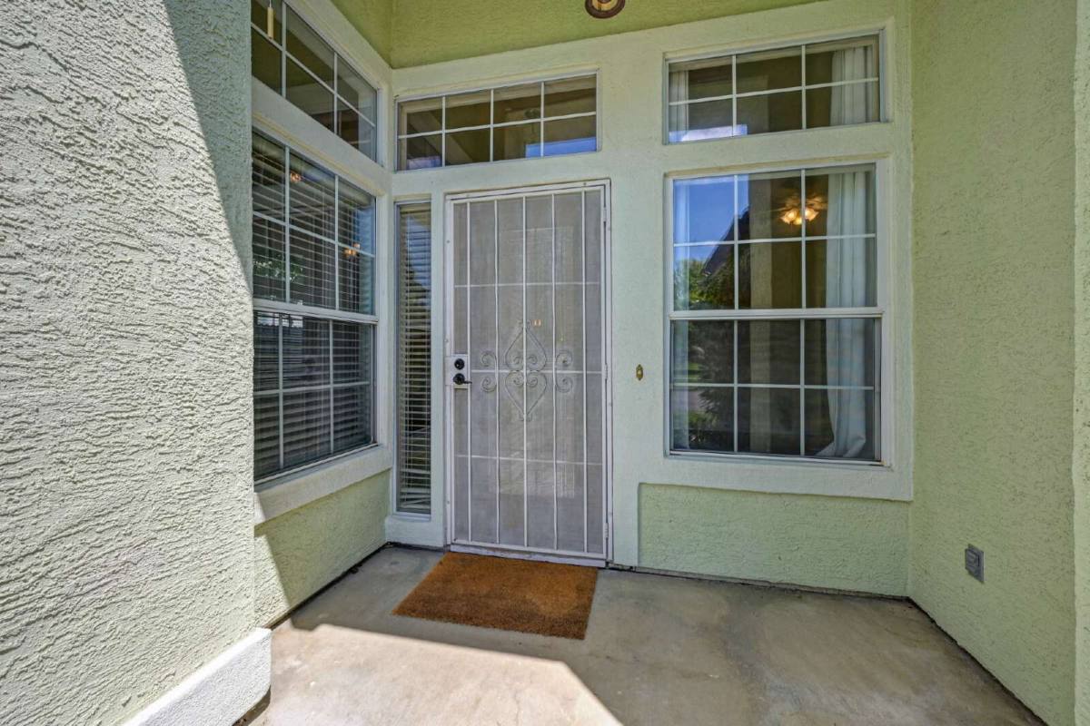 House for rent at 1690 Gill Dr, Dixon, CA 95620