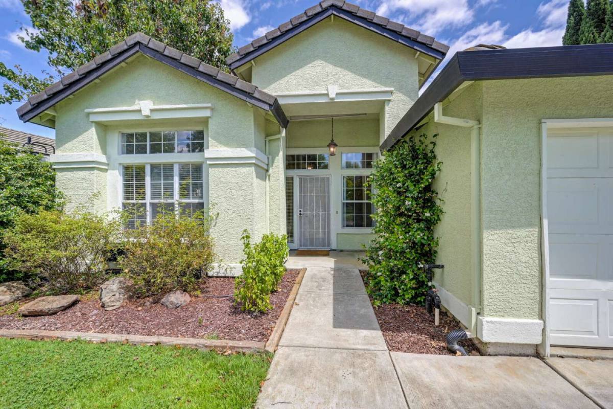 House for rent at 1690 Gill Dr, Dixon, CA 95620