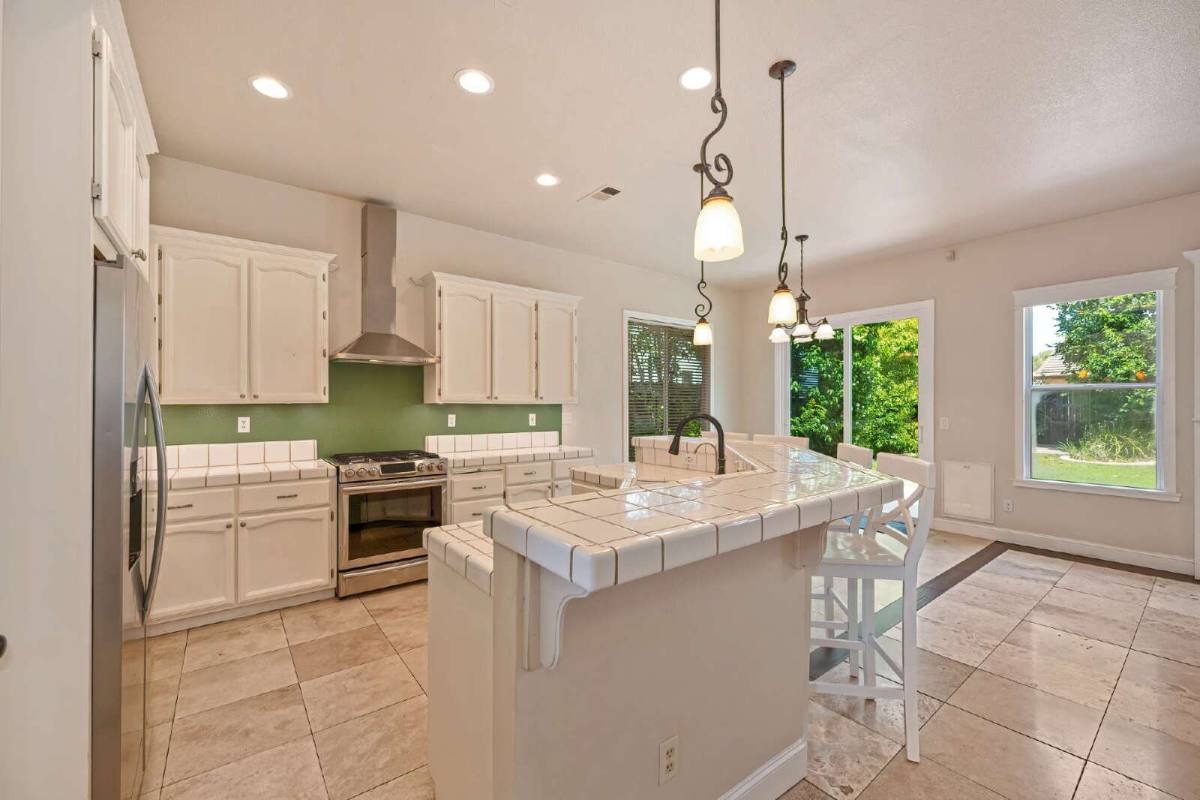 House for rent at 1690 Gill Dr, Dixon, CA 95620