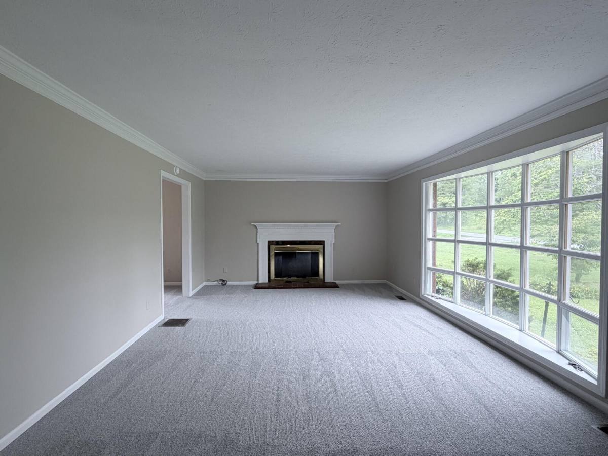 House for rent at 725 Wildflower Lane, Hendersonville, NC 28792