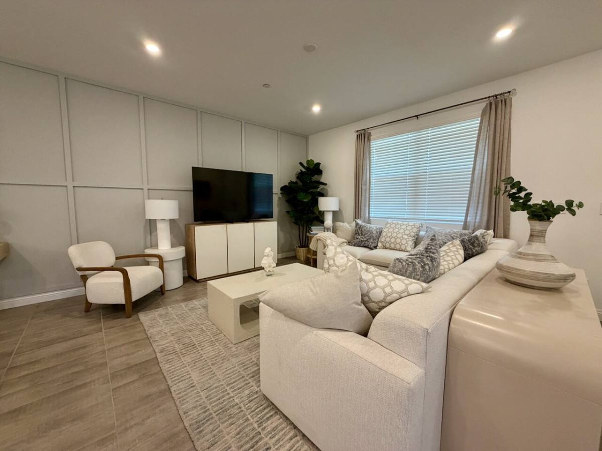 Townhouse for rent at 802 Royal Beekman St, Henderson, NV 89011
