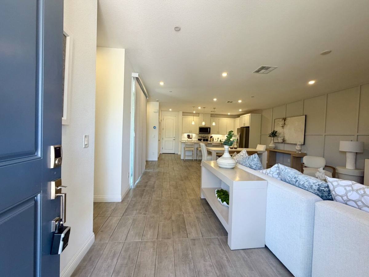 Townhouse for rent at 802 Royal Beekman St, Henderson, NV 89011
