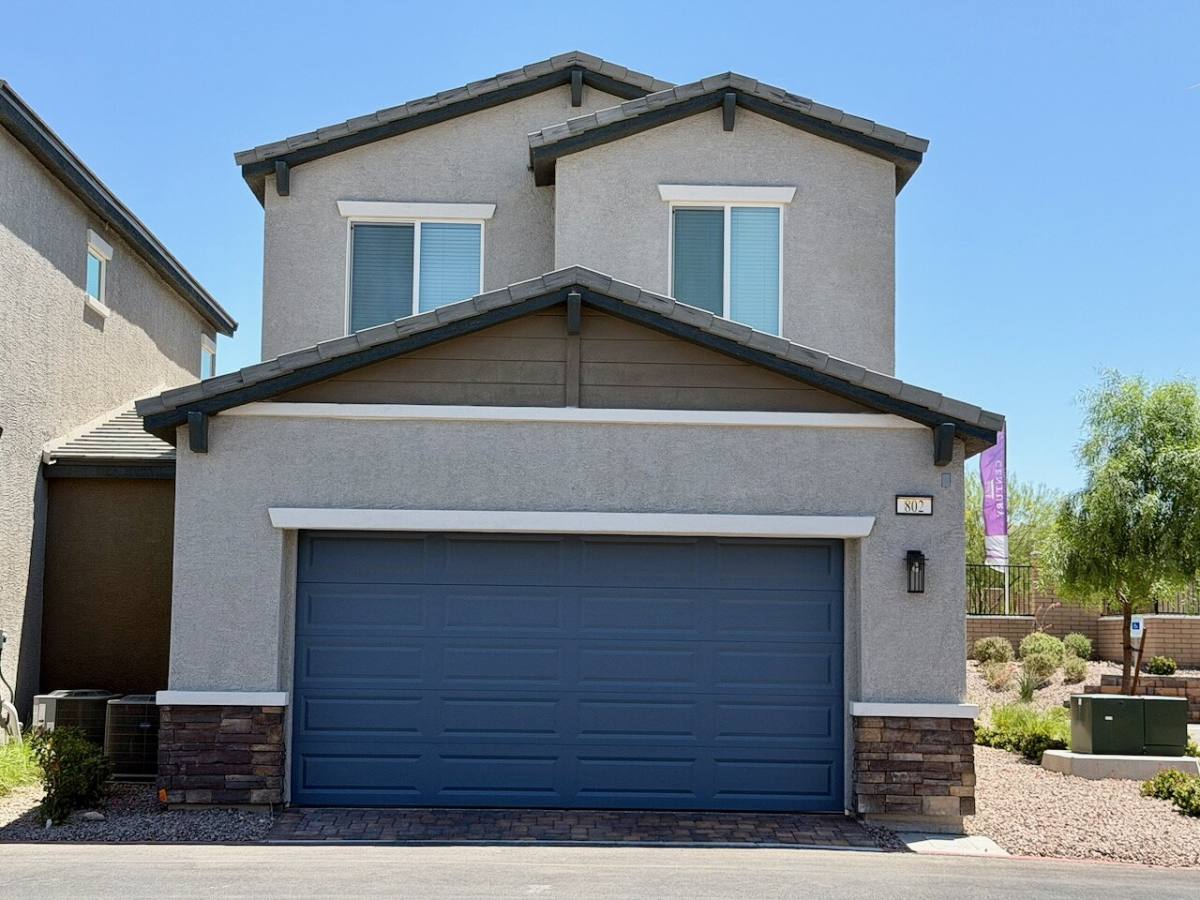Townhouse for rent at 802 Royal Beekman St, Henderson, NV 89011