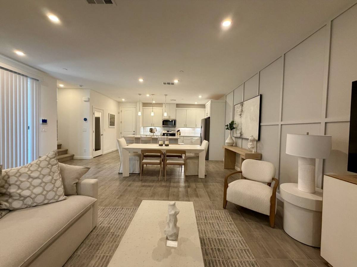 Townhouse for rent at 802 Royal Beekman St, Henderson, NV 89011
