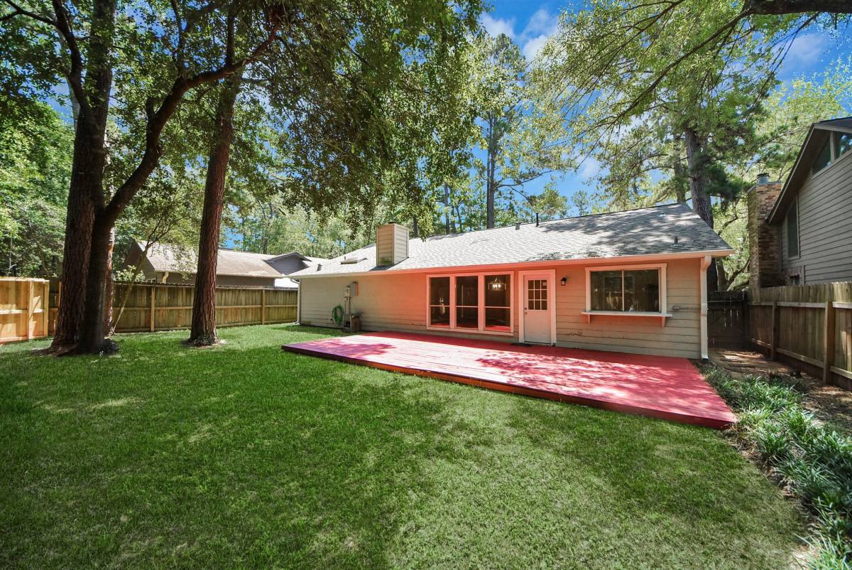 House for rent at 15 Brentwood Oaks Court, Spring, TX 77381