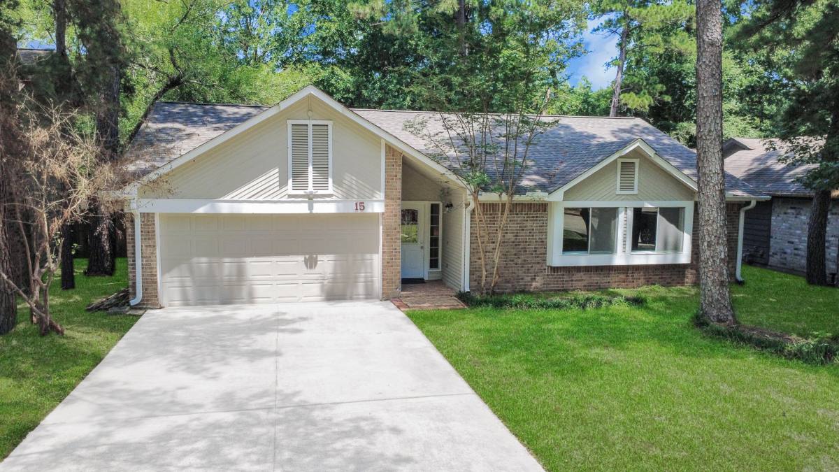 House for rent at 15 Brentwood Oaks Court, Spring, TX 77381