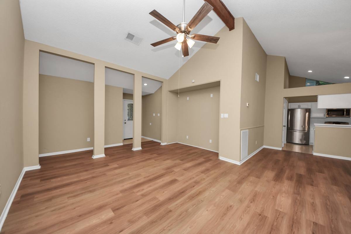 House for rent at 15 Brentwood Oaks Court, Spring, TX 77381