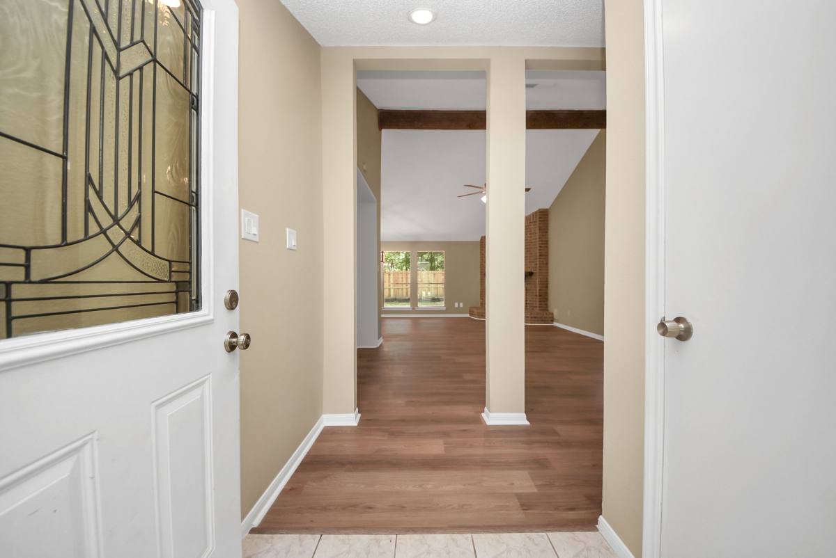 House for rent at 15 Brentwood Oaks Court, Spring, TX 77381
