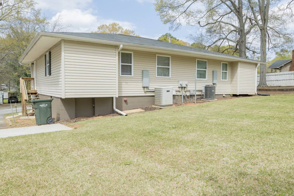 Apartment for rent at 613 W 4th Ave, Easley, SC 29640