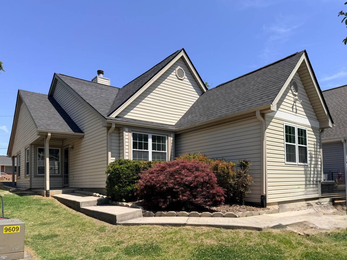 House for rent at 405 Amberly Dr, Jamestown, NC 27282