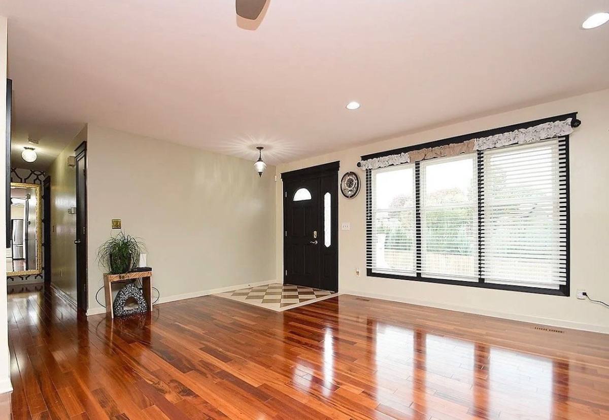 House for rent at 4955 Lakeshore Dr #1, Omaha, NE 68135