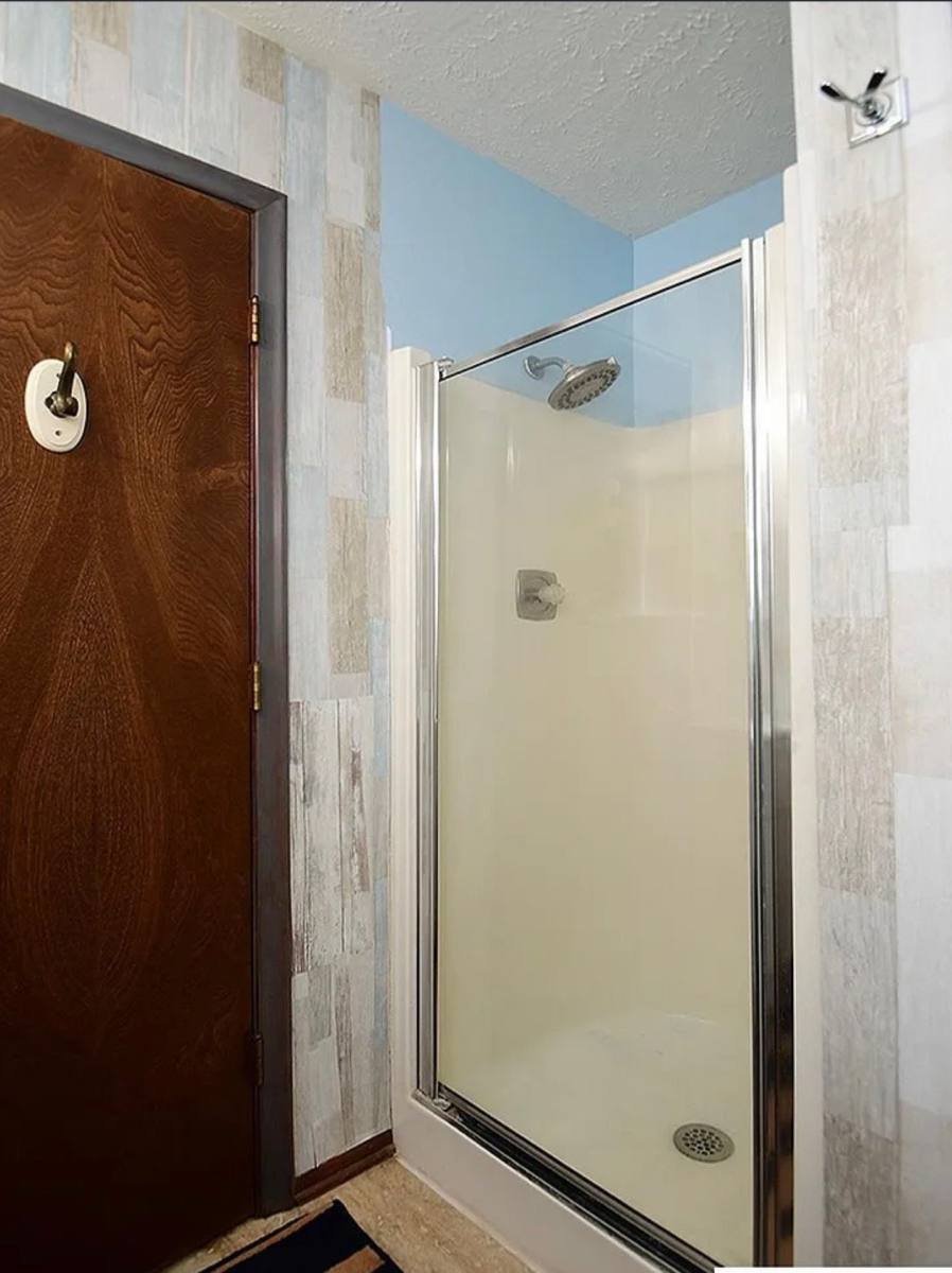 House for rent at 4955 Lakeshore Dr #1, Omaha, NE 68135