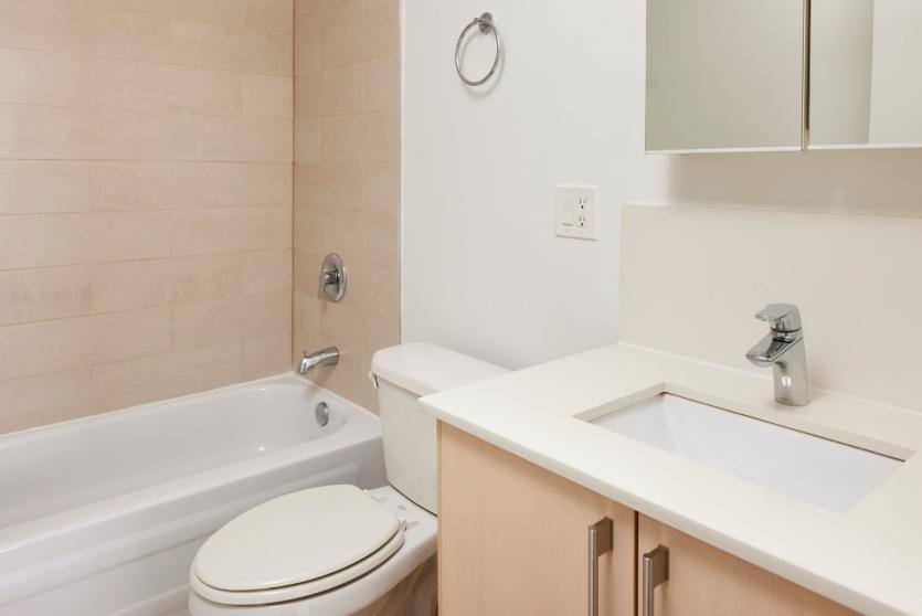 Apartment for rent at 5035 S E End Ave, Chicago, IL 60615