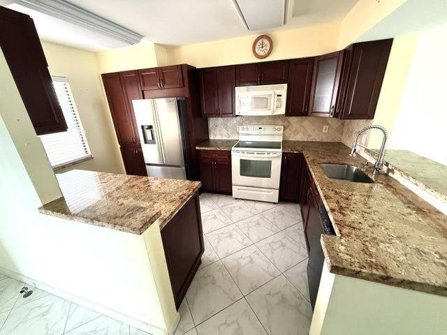 Apartment for rent at 7076 Huntington Lane #608, Delray Beach, FL 33446