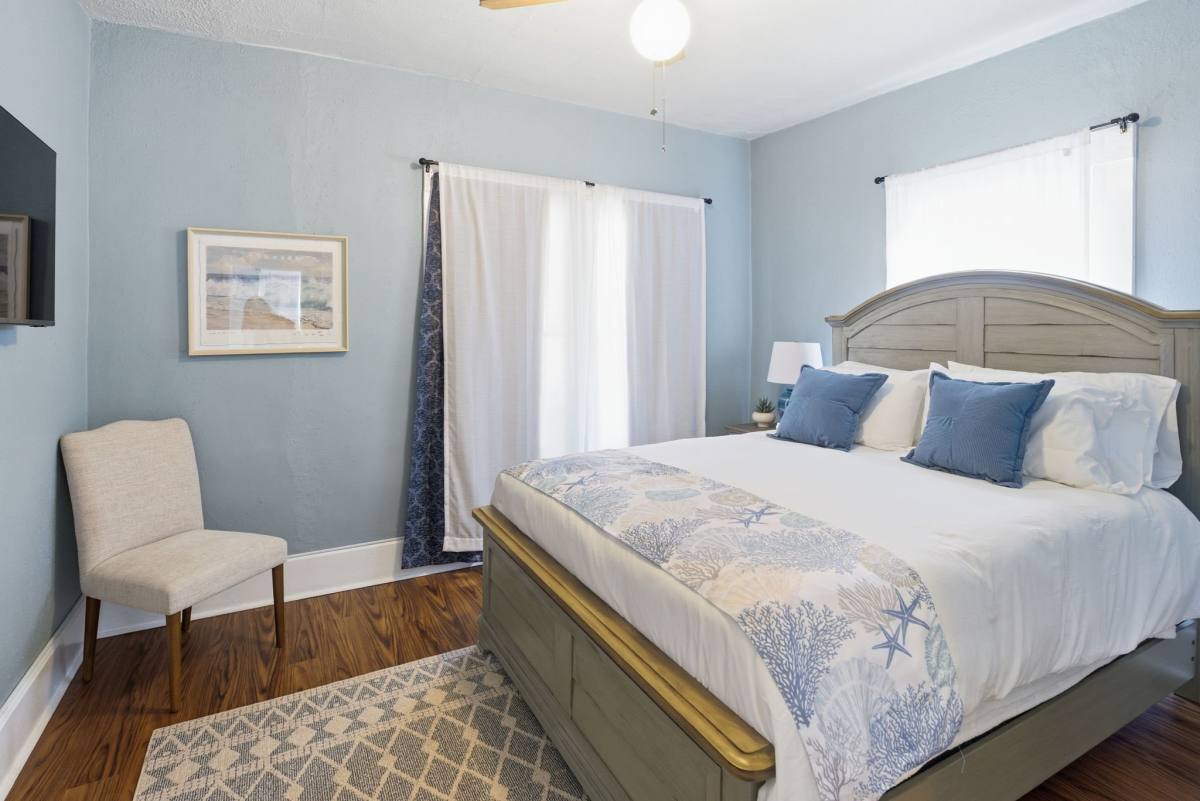 Townhouse for rent at 162 S Fulton St, Mobile, AL 36606