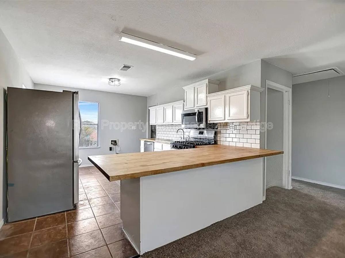 Apartment for rent at 5313 Perry Ave, Galveston, TX 77551