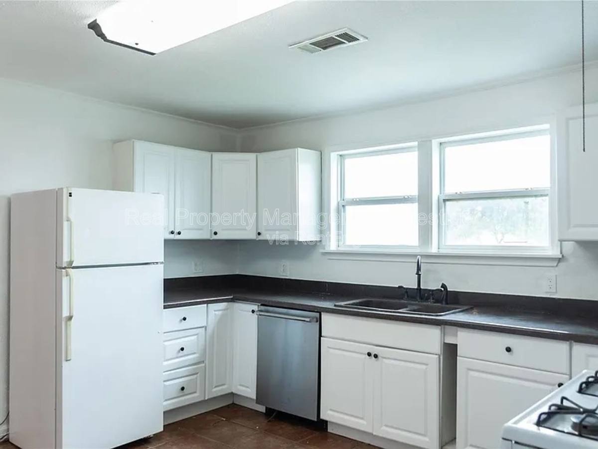House for rent at 5311 Perry Ave, Galveston, TX 77551