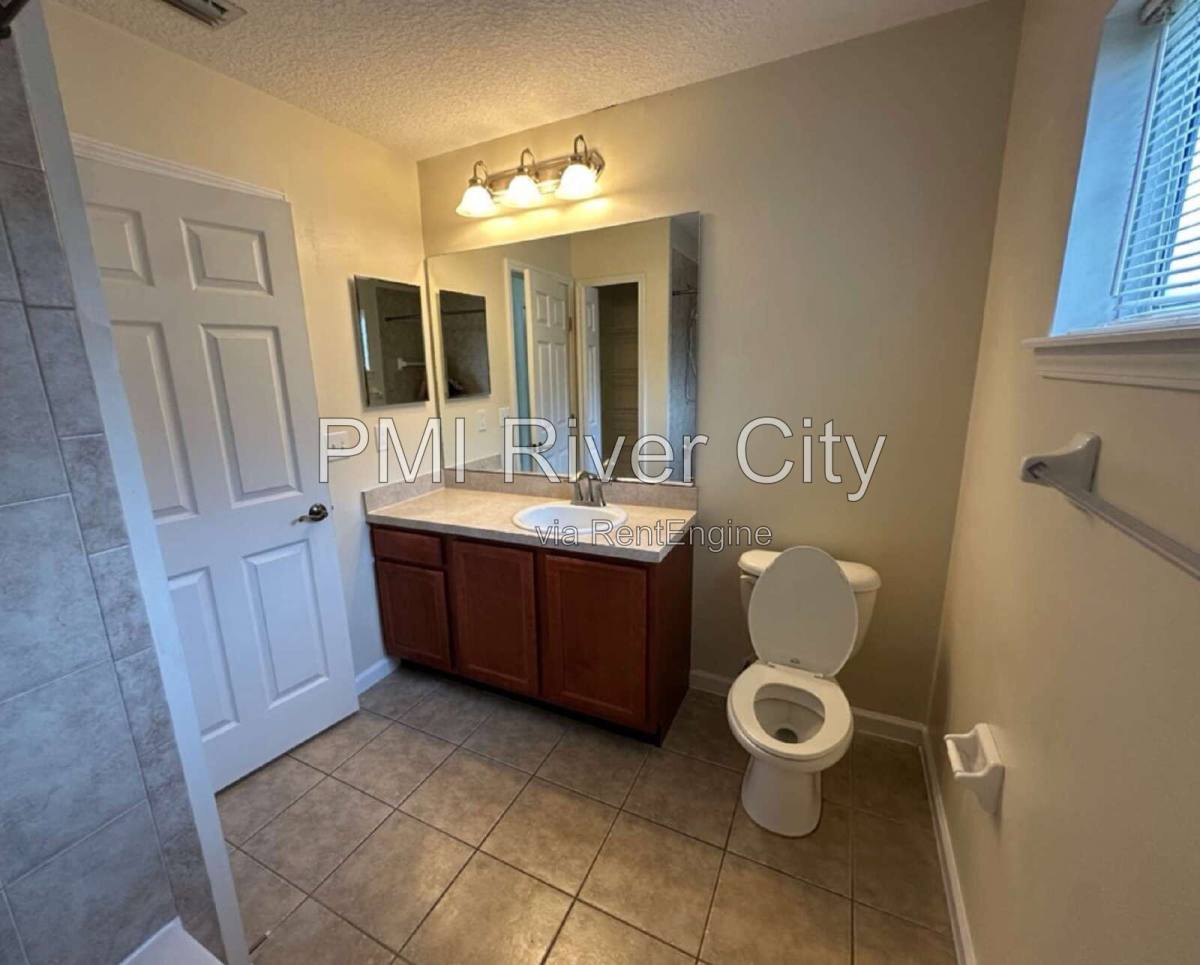 House for rent at 533 Alice Cove Court, Jacksonville, FL 32218