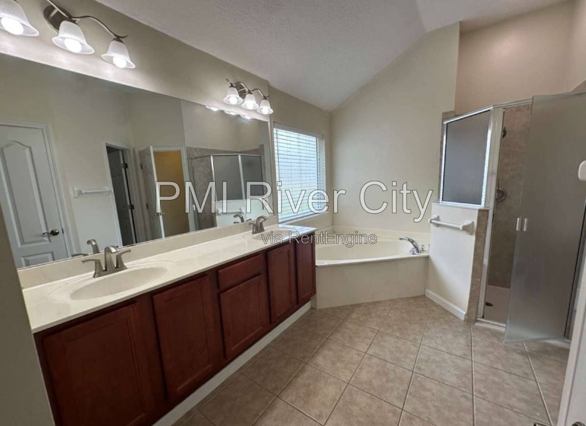 House for rent at 533 Alice Cove Court, Jacksonville, FL 32218