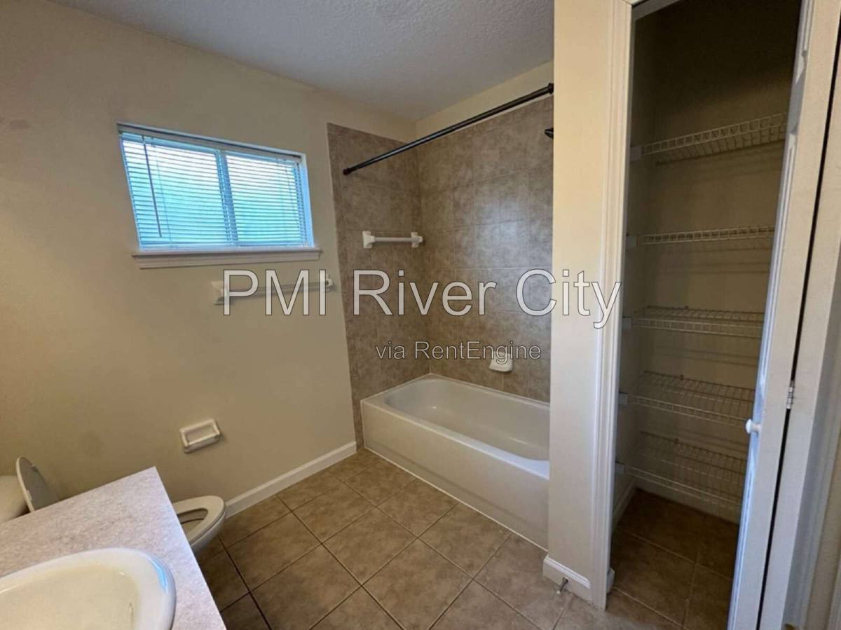 House for rent at 533 Alice Cove Court, Jacksonville, FL 32218