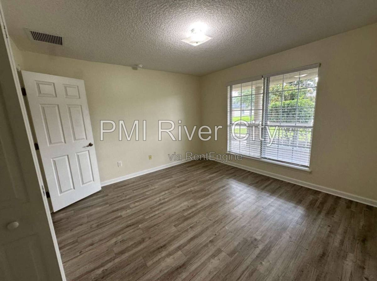 House for rent at 533 Alice Cove Court, Jacksonville, FL 32218