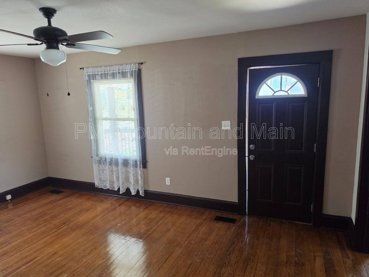 House for rent at 309 Dennis St, Swannanoa, NC 28778