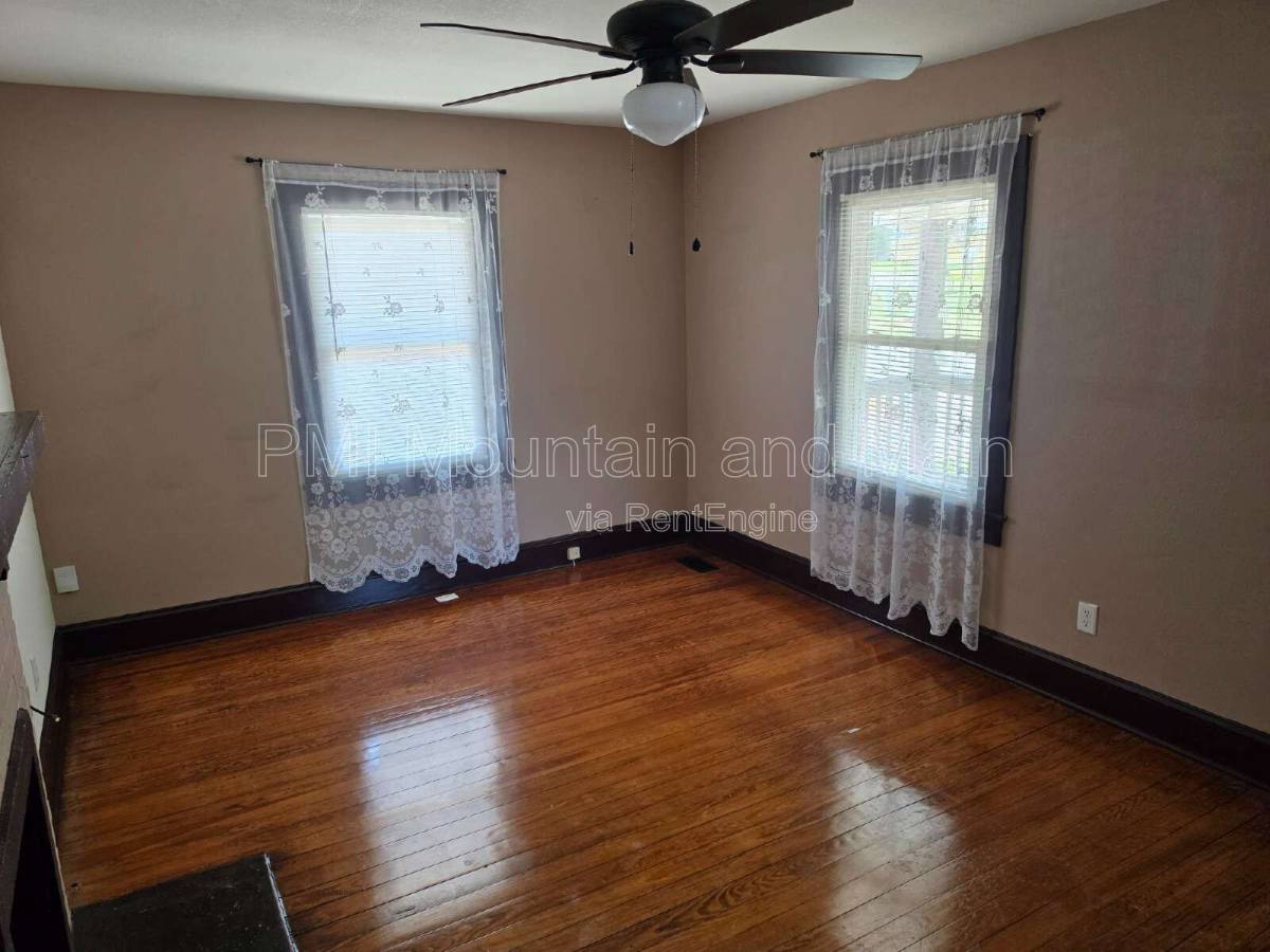 House for rent at 309 Dennis St, Swannanoa, NC 28778