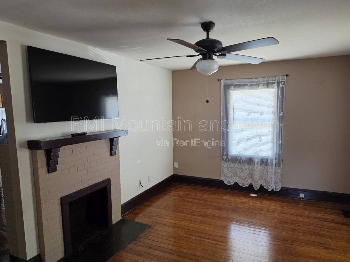 House for rent at 309 Dennis St, Swannanoa, NC 28778
