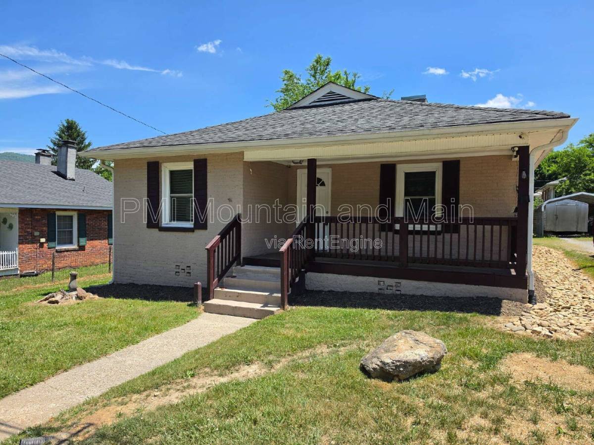House for rent at 309 Dennis St, Swannanoa, NC 28778