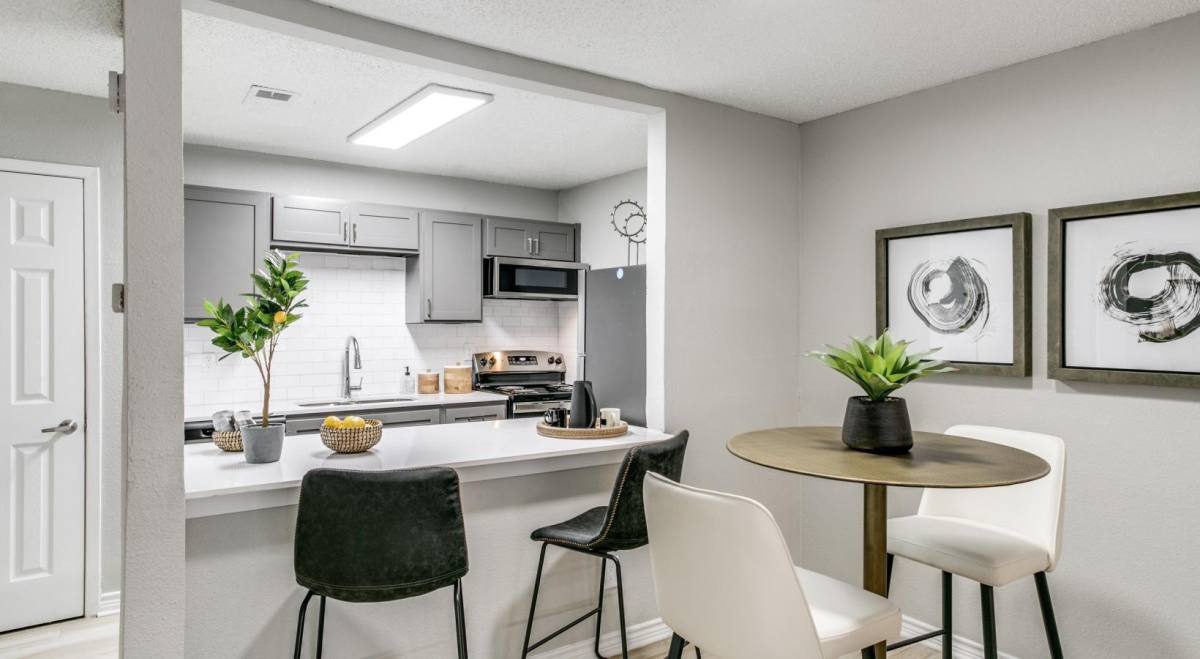 Apartment for rent at Carrollton Oaks, 2500 Guerrero Dr, Carrollton, TX 75006