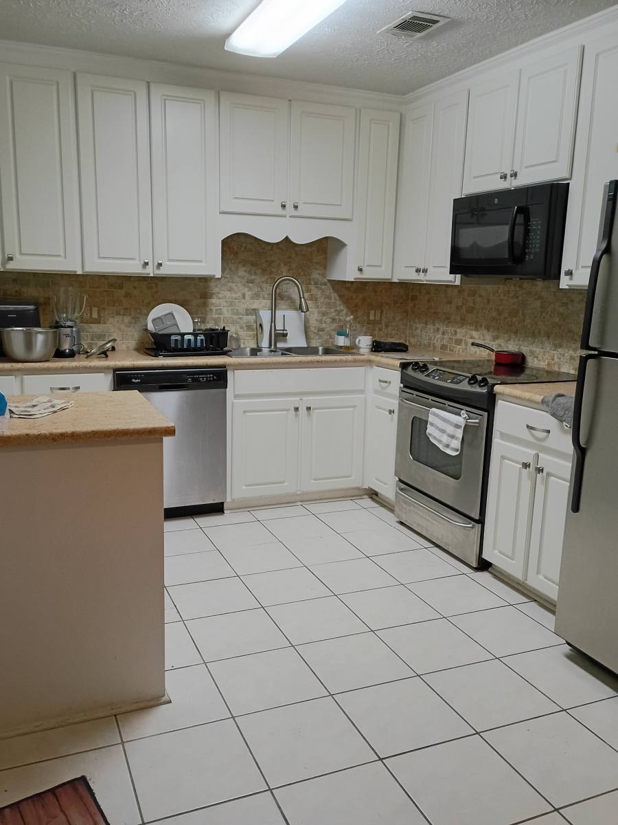 Townhouse for rent at 902 E Magnolia Ave, Auburn, AL 36830