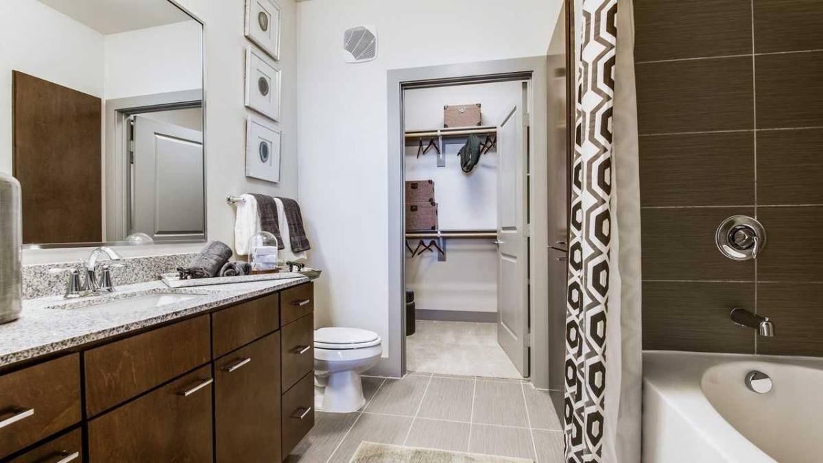 Apartment for rent at 680 Executive Dr, Plano, TX 75074