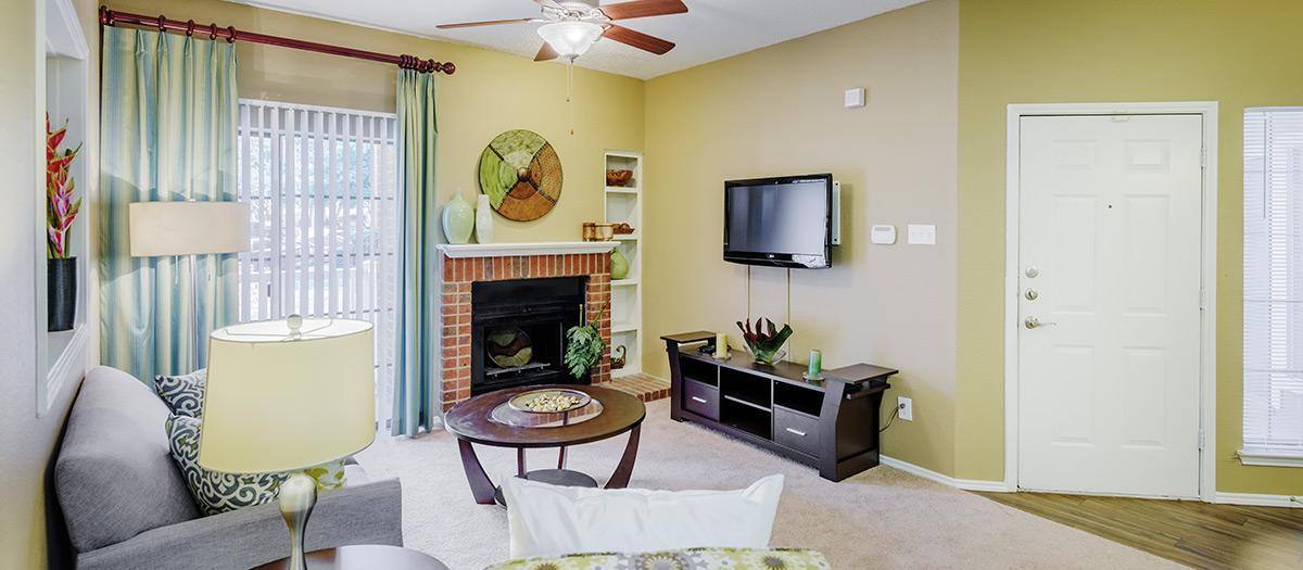Apartment for rent at 2300 Grayson Dr, Grapevine, TX 76051
