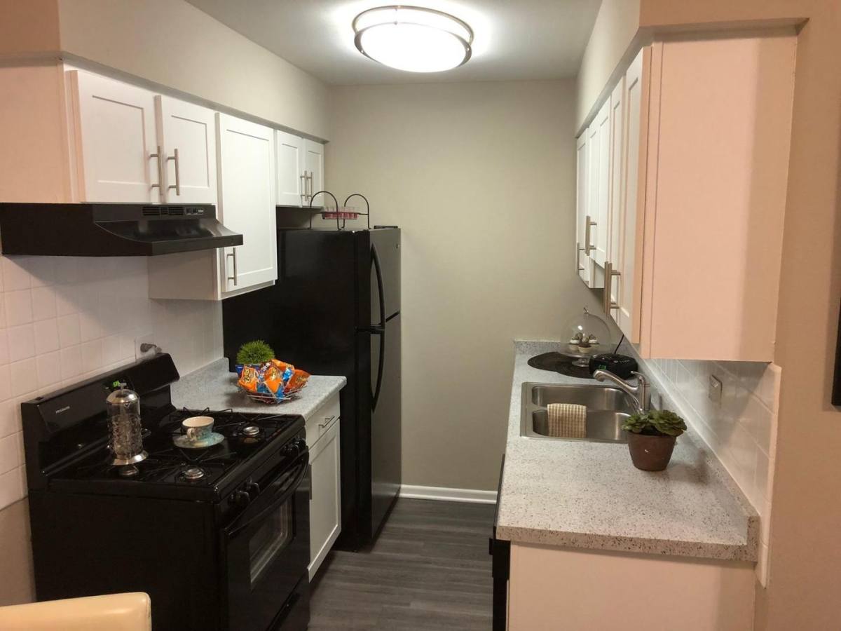 Townhouse for rent at 1550 Dempster St, Mount Prospect, IL 60056